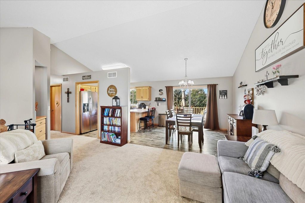 952 S Chestnut Street, Belle Plaine, MN 56011 — photo 5