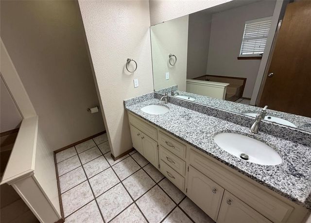 1147 Whippoorwill Nest Street, Choctaw, OK 73020