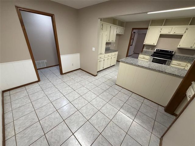 1147 Whippoorwill Nest Street, Choctaw, OK 73020