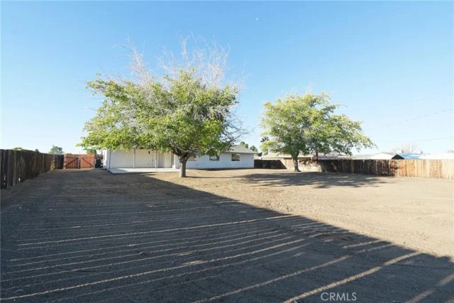 11385 Chimayo Road, Apple Valley, CA 92308
