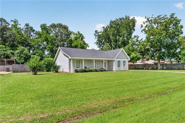 5400 Country Club Boulevard, Theodore, AL 36582