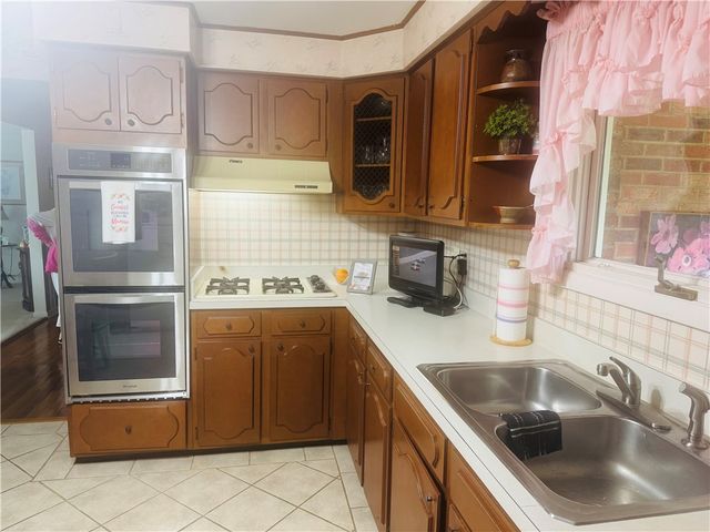 912 Lynn St, New Castle, PA 16101