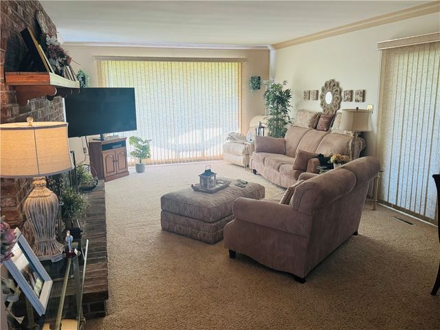 912 Lynn St, New Castle, PA 16101