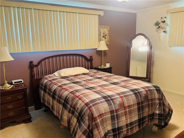 912 Lynn St, New Castle, PA 16101