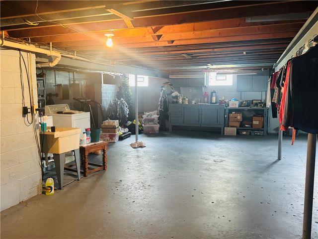 912 Lynn St, New Castle, PA 16101