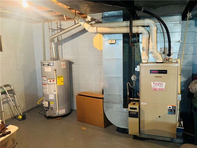 912 Lynn St, New Castle, PA 16101