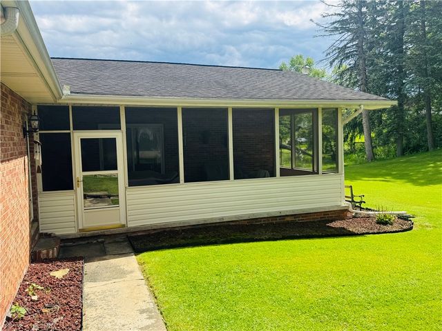 912 Lynn St, New Castle, PA 16101