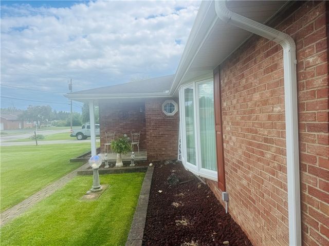 912 Lynn St, New Castle, PA 16101