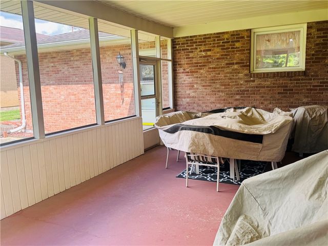 912 Lynn St, New Castle, PA 16101