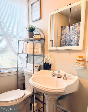 401 HOLLY RD, Yeadon, PA 19050