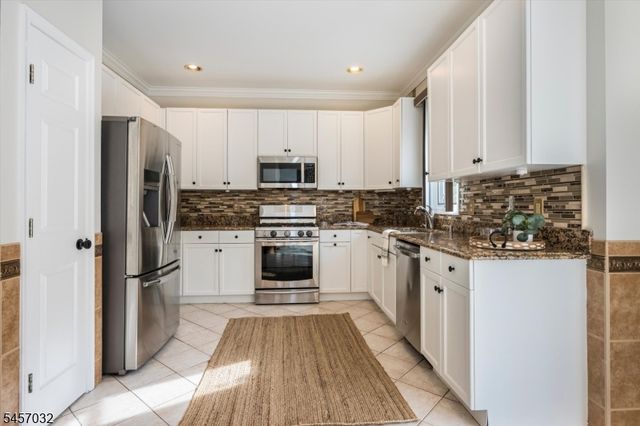 1048 Smith Manor Blvd, West Orange Twp., NJ 07052