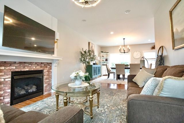 181 Southwick St, Agawam, MA 01030