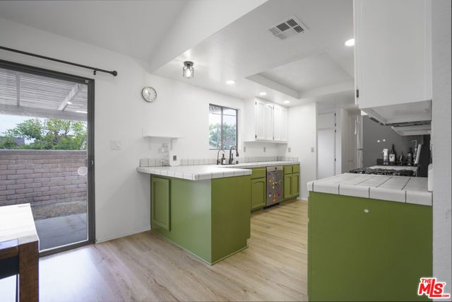 1071 N Glendora Avenue, Covina, CA 91724