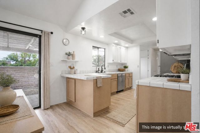 1071 N Glendora Avenue, Covina, CA 91724