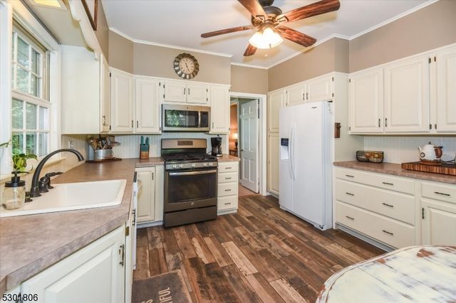 39 Circle Ave, Wayne Twp., NJ 07470