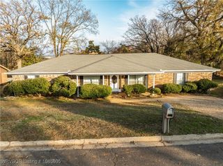 1210 Blueberry Hill Street, Van Buren, AR 72956