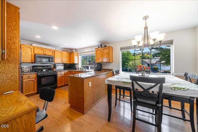171 Shaniko Court, Medford, OR 97504