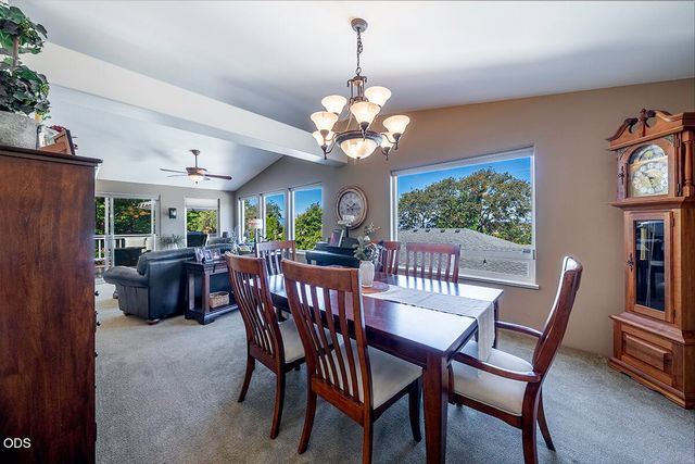 171 Shaniko Court, Medford, OR 97504