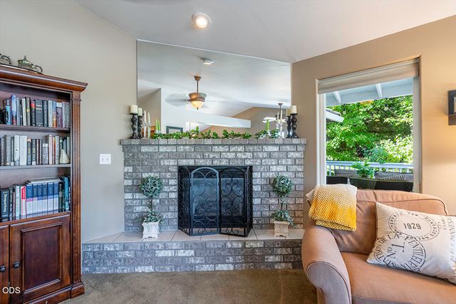 171 Shaniko Court, Medford, OR 97504