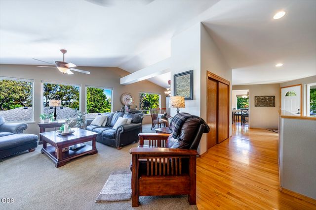 171 Shaniko Court, Medford, OR 97504