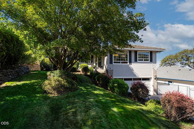 171 Shaniko Court, Medford, OR 97504