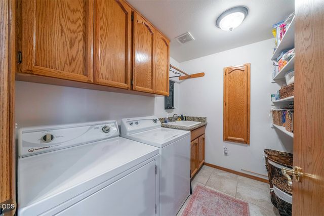 171 Shaniko Court, Medford, OR 97504