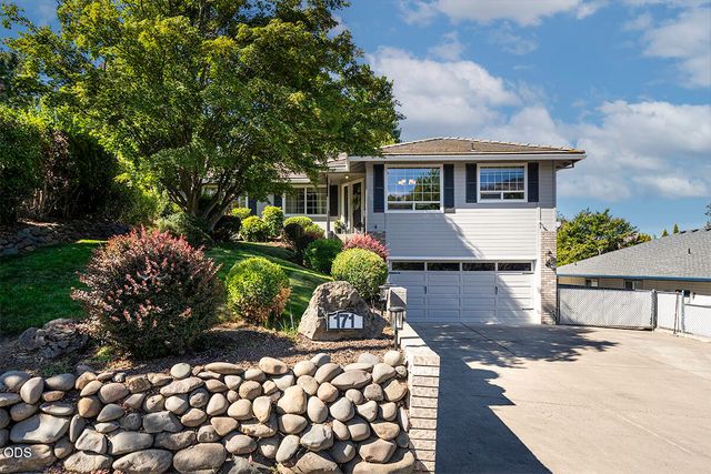 171 Shaniko Court, Medford, OR 97504