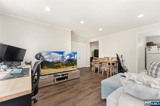 70 Hastings A, Rutherford, NJ 07070