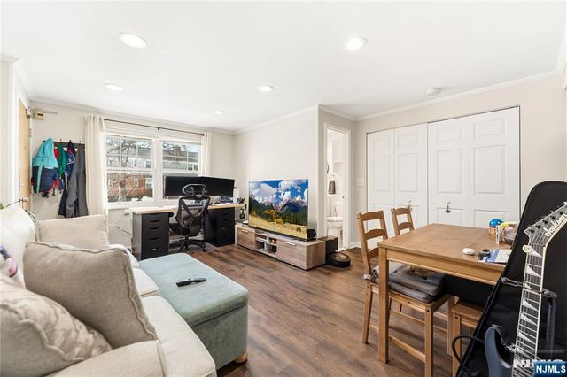 70 Hastings A, Rutherford, NJ 07070