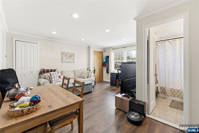 70 Hastings A, Rutherford, NJ 07070