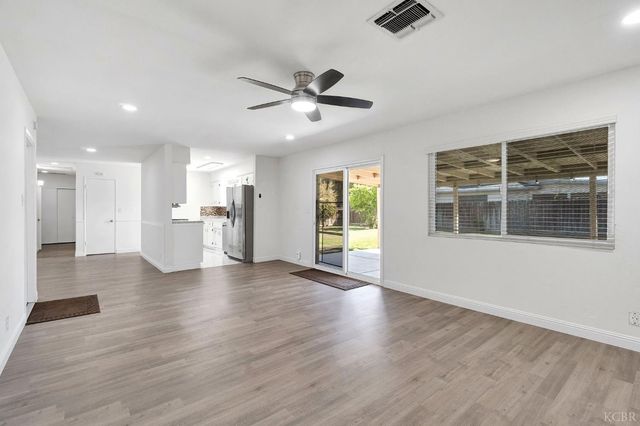 2275 E Lemmon Way, Hanford, CA 93230