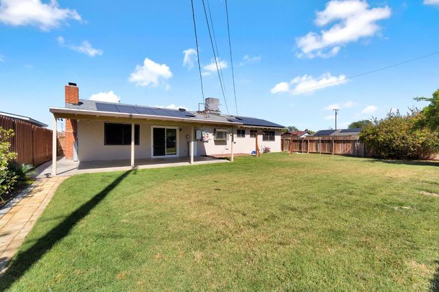 2275 E Lemmon Way, Hanford, CA 93230