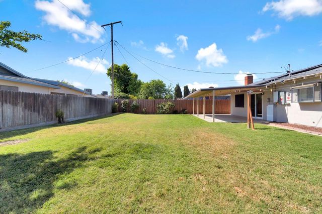 2275 E Lemmon Way, Hanford, CA 93230