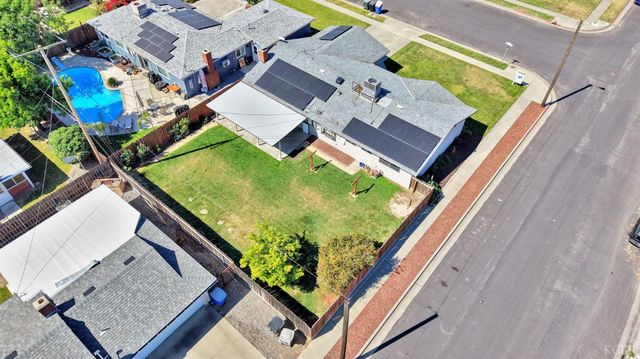 2275 E Lemmon Way, Hanford, CA 93230