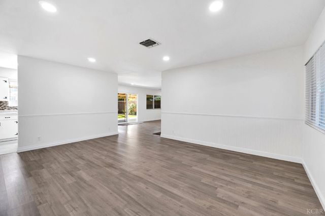 2275 E Lemmon Way, Hanford, CA 93230