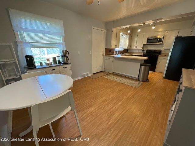 134 S Fairview Avenue, Lansing, MI 48912