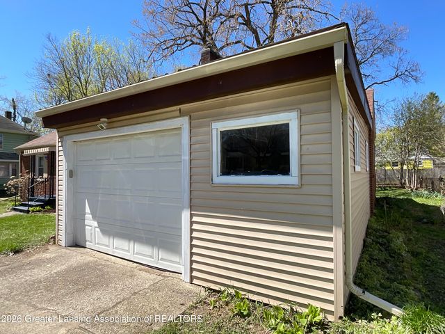134 S Fairview Avenue, Lansing, MI 48912