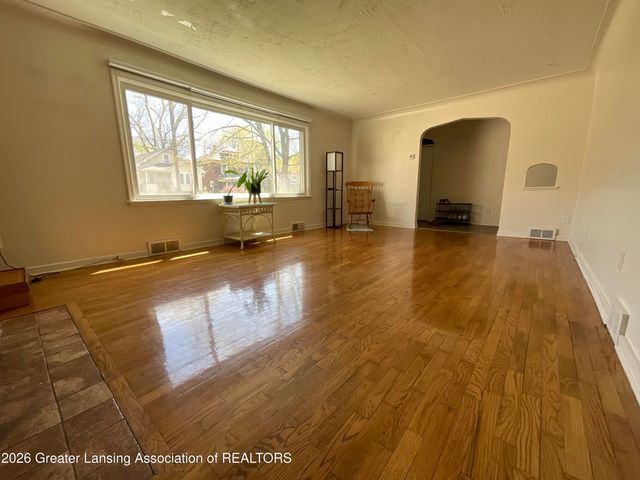 134 S Fairview Avenue, Lansing, MI 48912