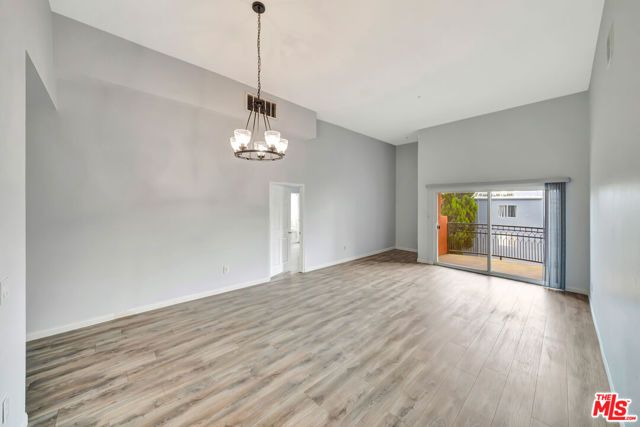 11124 Burbank Boulevard 311, North Hollywood (los Angeles), CA 91601