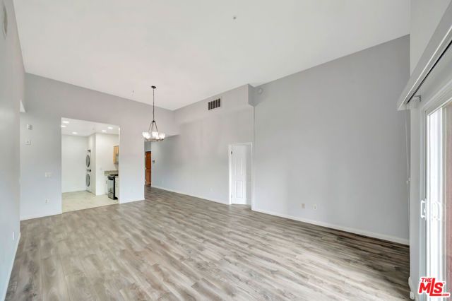 11124 Burbank Boulevard 311, North Hollywood (los Angeles), CA 91601