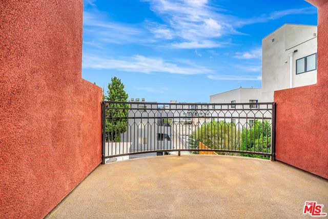 11124 Burbank Boulevard 311, North Hollywood (los Angeles), CA 91601