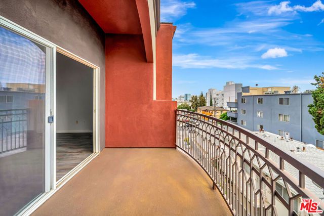 11124 Burbank Boulevard 311, North Hollywood (los Angeles), CA 91601