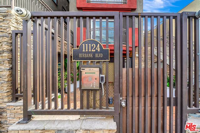 11124 Burbank Boulevard 311, North Hollywood (los Angeles), CA 91601
