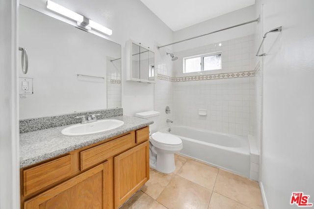 11124 Burbank Boulevard 311, North Hollywood (los Angeles), CA 91601