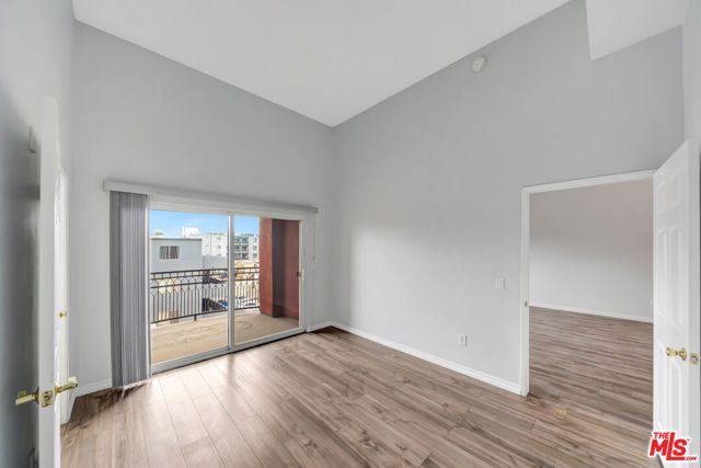 11124 Burbank Boulevard 311, North Hollywood (los Angeles), CA 91601