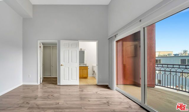 11124 Burbank Boulevard 311, North Hollywood (los Angeles), CA 91601