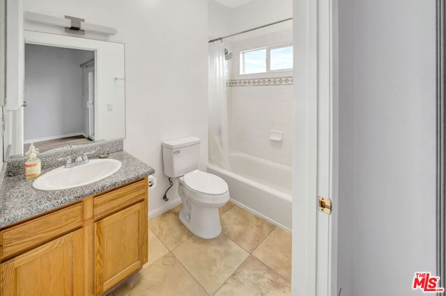 11124 Burbank Boulevard 311, North Hollywood (los Angeles), CA 91601