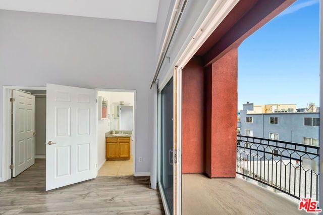 11124 Burbank Boulevard 311, North Hollywood (los Angeles), CA 91601