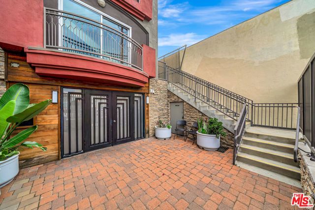 11124 Burbank Boulevard 311, North Hollywood (los Angeles), CA 91601