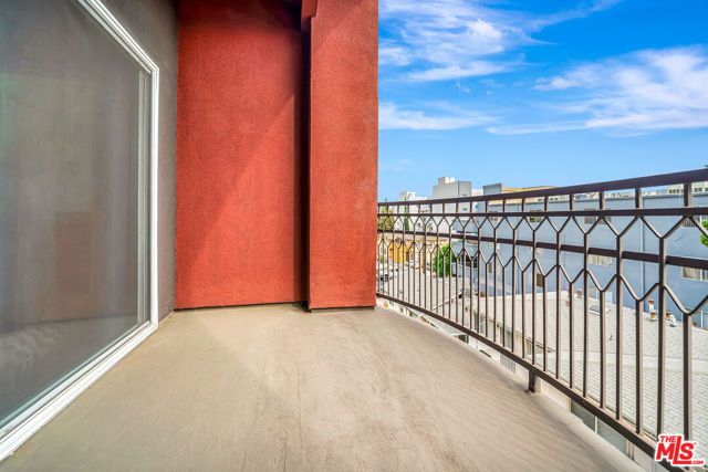 11124 Burbank Boulevard 311, North Hollywood (los Angeles), CA 91601